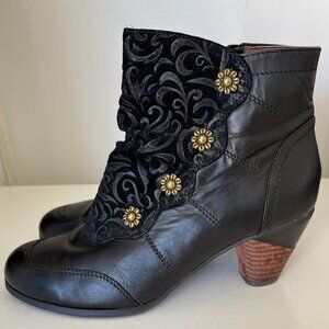 Vintage-Inspired black leather ankle boots
